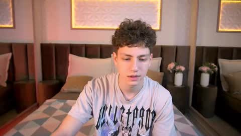 Esrefan online show from February 2026 07:18:01 PM