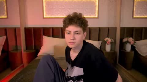 Esrefan online show from February 2026 08:10:02 PM