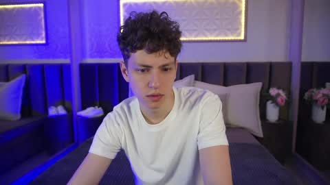 Esrefan online show from March 2026 08:21:02 PM