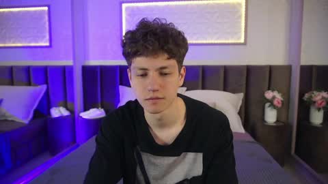 Esrefan online show from April 2026 07:29:01 PM