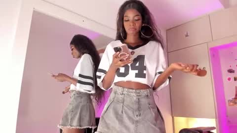 stefannyevans_ online show from November 2025 12:59:03 PM