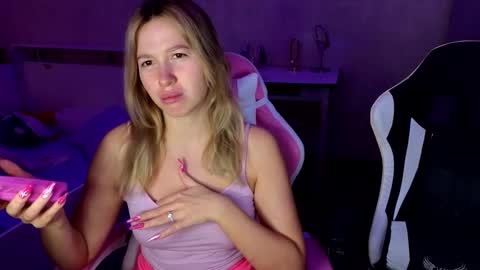 stefany_and_bettany online show from November 2025 11:42:01 AM