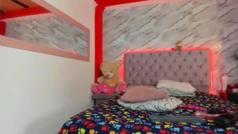 stefany_andruw online show from November 2025 05:22:01 PM