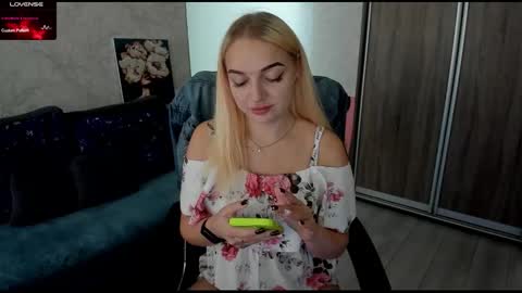 Stella  Cox online show from September 2025 12:15:01 PM