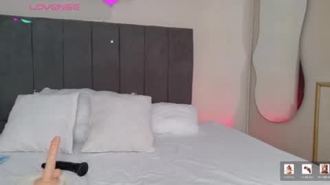 Snapshot of stella_luxury chatting on June 2026 12:33:01 PM Stella online show from June 2026 12:33:01 PM