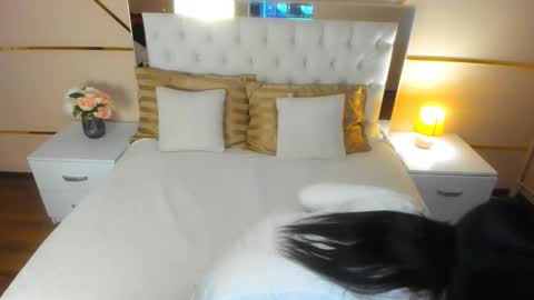 Stella Nelson online show from October 2025 06:57:02 AM