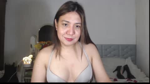 Snapshot of stellahugets chatting on November 2025 03:27:02 AM Stella online show from November 2025 03:27:02 AM