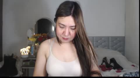 Snapshot of stellahugets chatting on December 2025 10:09:02 AM Stella online show from December 2025 10:09:02 AM