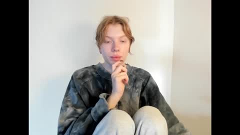 S T E L L A online show from November 2025 08:08:02 AM