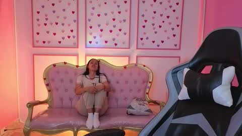 Stephania online show from September 2025 12:27:01 PM