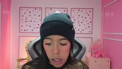 Stephania online show from September 2025 11:34:02 AM