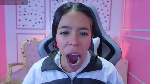 Stephania online show from October 2025 11:46:02 AM