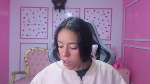 Stephania online show from October 2025 12:16:01 PM