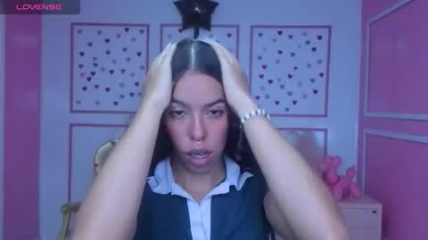 Stephania online show from November 2025 12:37:02 PM