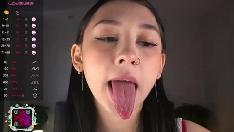 Snapshot of stephaniesally chatting on October 2025 05:35:02 AM Sonya online show from October 2025 05:35:02 AM