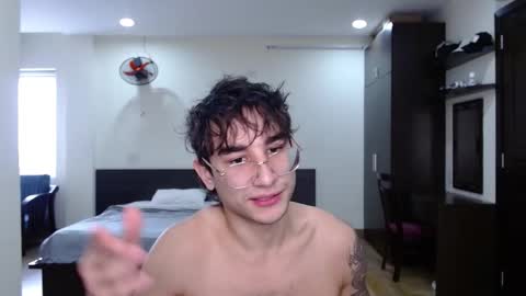 Snapshot of steveoceanbeanhuge chatting on January 2025 04:15:01 AM Alex online show from January 2025 04:15:01 AM