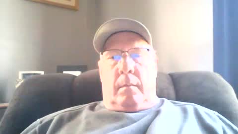 Snapshot of stew1014 chatting on April 2026 07:20:01 PM bobby online show from April 2026 07:20:01 PM
