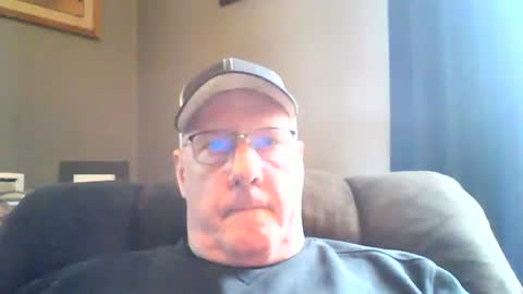 Snapshot of stew1014 chatting on May 2026 05:20:02 PM bobby online show from May 2026 05:20:02 PM