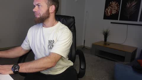 Snapshot of stewart_benzo chatting on January 2026 06:37:02 AM Stewart Barnz online show from January 2026 06:37:02 AM