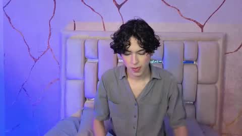 Sthepano  online show from March 2026 04:17:01 AM