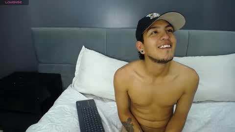 Snapshot of stickxcandy chatting on February 2025 05:27:01 PM StickXCandy online show from February 2025 05:27:01 PM