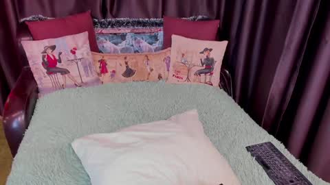 Snapshot of stiphlermomy chatting on December 2024 01:58:01 PM StiphlerMomy online show from December 2024 01:58:01 PM