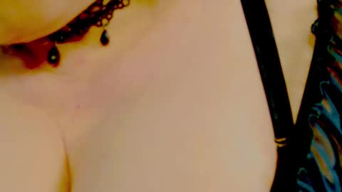 Snapshot of stiphlermomy chatting on November 2025 03:33:01 PM StiphlerMomy online show from November 2025 03:33:01 PM