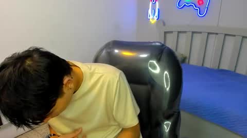 Stiwen online show from November 2025 05:24:01 PM