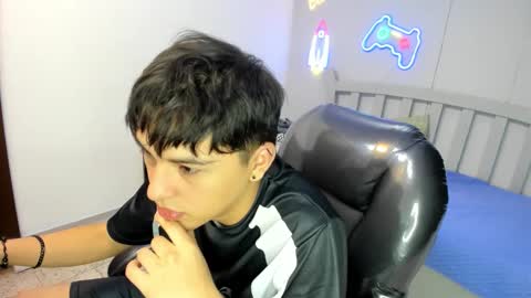 Stiwen online show from November 2025 04:16:02 PM