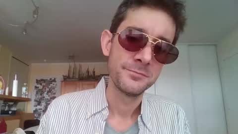 Snapshot of stmnog9477 chatting on October 2025 12:27:01 PM Julien9477 online show from October 2025 12:27:01 PM