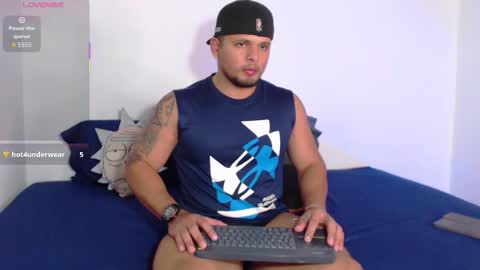 Stone Lee  online show from December 2025 04:33:02 AM