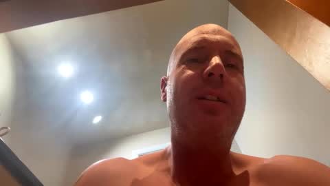 Stoodley22 online show from November 2025 05:42:02 AM