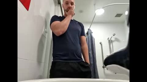 str8feet33 online show from December 2025 03:25:02 AM