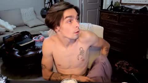str8whiteboy21 online show from June 2026 03:33:01 AM