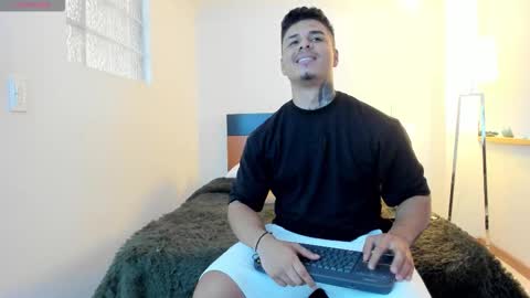 straight__friends online show from November 2025 08:31:01 PM