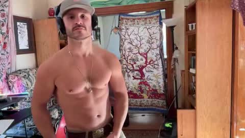 Snapshot of straightishd chatting on December 2025 05:29:01 PM Cowboy Zuhly online show from December 2025 05:29:01 PM