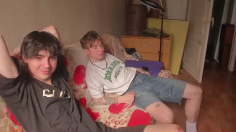Snapshot of stralght_twinks chatting on June 2026 09:15:01 AM Ray online show from June 2026 09:15:01 AM