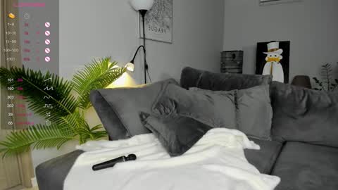 Laura online show from November 2025 02:22:01 AM