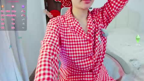 strawberry_loveee online show from February 2026 05:14:01 PM