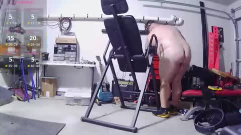 strong_bear89 online show from April 2026 08:09:01 PM