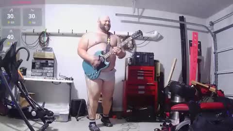 strong_bear89 online show from April 2026 07:52:01 PM