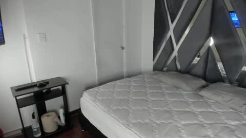 Snapshot of strong_girl_ chatting on November 2025 10:52:02 AM Alexa online show from November 2025 10:52:02 AM