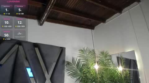 Snapshot of strong_girl_ chatting on December 2025 10:57:02 AM Alexa online show from December 2025 10:57:02 AM