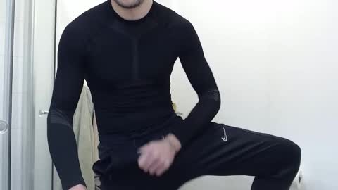 Snapshot of studfromparis chatting on March 2026 05:52:01 PM Stud From Paris online show from March 2026 05:52:01 PM