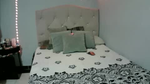 DORIANMAIRA online show from February 2025 05:18:02 PM