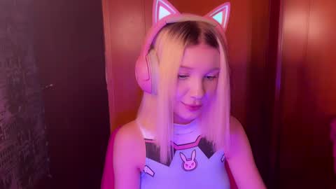 stuffy_ri online show from December 2024 08:44:01 PM