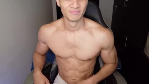 Snapshot of stylishman01 chatting on November 2025 01:33:02 PM stylish man online show from November 2025 01:33:02 PM