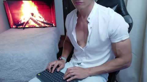 stylish man online show from May 2026 08:05:02 PM