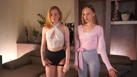 Snapshot of suannedoriean chatting on January 2026 03:45:02 AM Mure online show from January 2026 03:45:02 AM