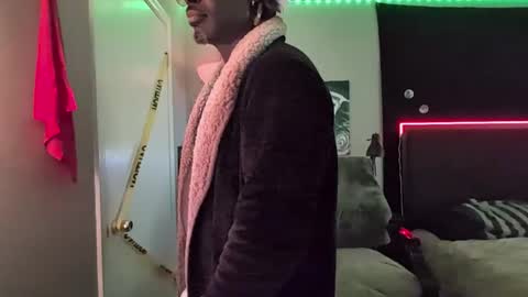 Snapshot of suavechocolatecity chatting on September 2025 09:05:02 PM Hot Chocolate online show from September 2025 09:05:02 PM